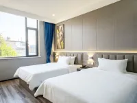 7 Days Premium Hotel (Yucheng City People's Government) - parking