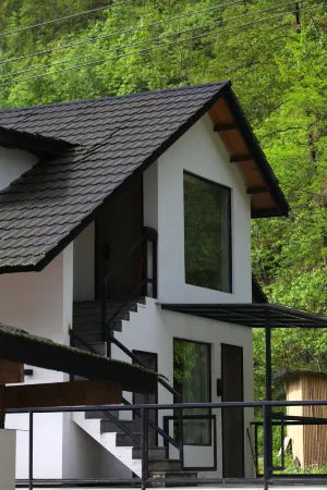 Qingyun Posthouse. Stay in the Cloudy Mountains