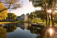 Harbin Sun Island Hotel Các khách sạn gần Squirrel Island