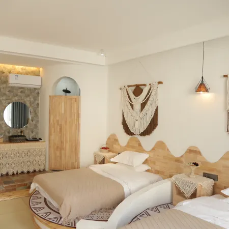 Moli Homestay, Turks County