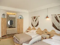 Moli Homestay, Turks County