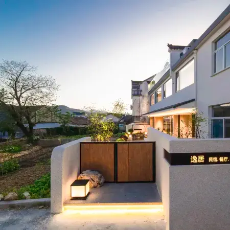 Sun Sky Landscape luxury family vacation courtyard hostel (Mount Jiuhua tourist transfer center)