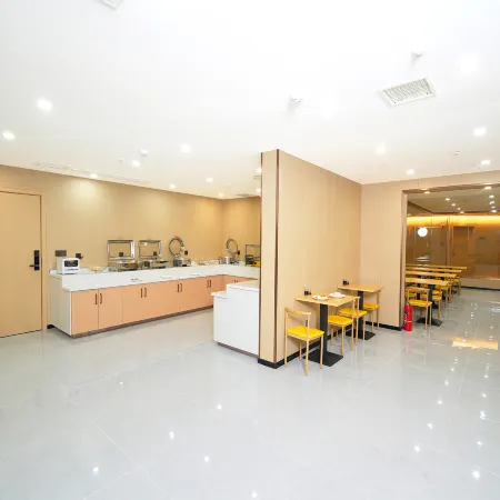 EAST HUAYUAN HOTEL