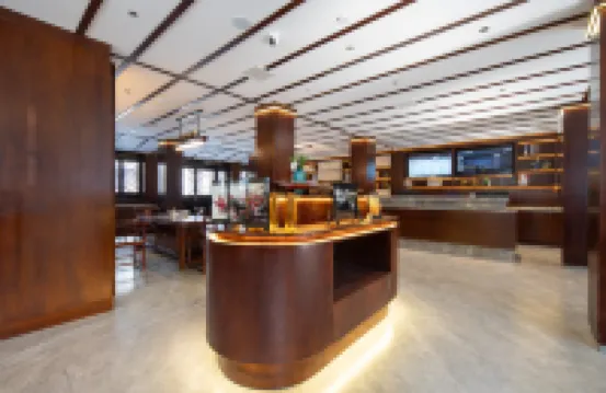 Hidden Momo · Half Foot Garden Hotel