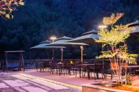 "Cloudward Mountain View Guesthouse"