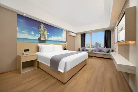 Heyi Select Hotel (Anshan Railway Station MixC Branch)