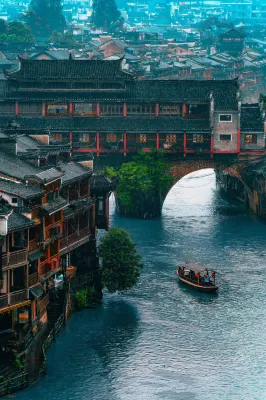 Yueying Tuojiang Riverview Homestay(Phoenix Ancient City)