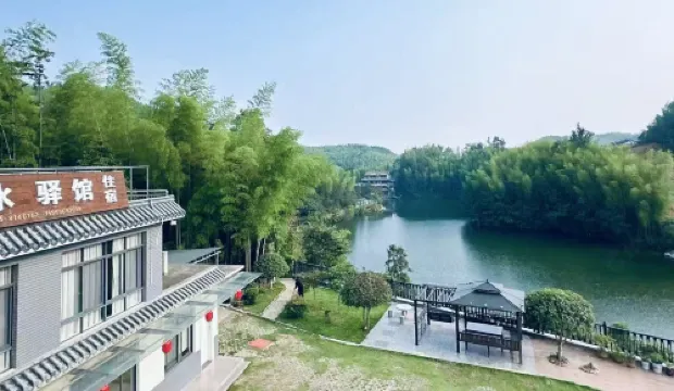 天柱山傍水驛館