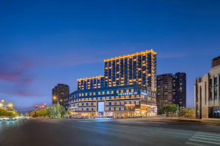 Moshang Qingya Hotel (Jingdezhen North Railway Station, Taoxichuan Road Branch) Отели рядом с достопримечательностью «Moon Lake Scenic Area»