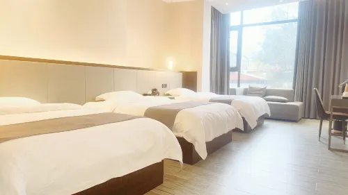 Celebrity Hotel (Luanchuan Laojun Mountain Resort)
