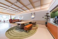 Orange Hotel (Zhengzhou East Railway Station East Square Central Branch)