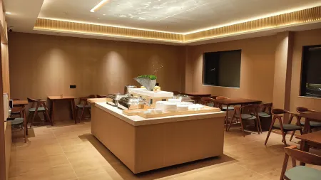 Yushe Hotel (Zhongshan Dengdu Old Town) Отели рядом с достопримечательностью «Xiaolangang International Huogui Shipside»