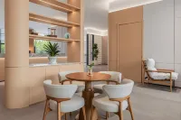 Longyou JingLan Song Hotel