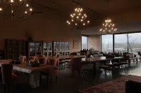 Helan Mountain Lodge Collection - بار