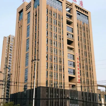 Lujiang County Hung Chun Garden Business Hotel