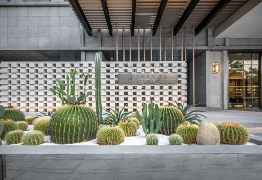 5. 인베스톤 호텔 ..