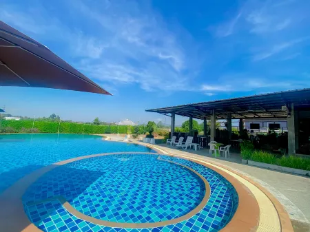 Maerim Villa&Pool Отели рядом с достопримечательностью «Elephant POOPOOPAPER Park Chiang Mai»