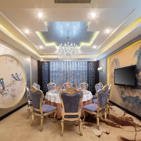 Xiongxuan Hotel (Dali Lushan Ancient City High-speed Railway Station)