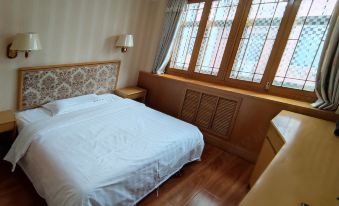 Beijing Hailing Hotel (Yuquan Road Subway Station)