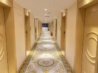 Vienna Hotel (Loudi High-speed Railway South Station Municipal Government) - Mountain view
