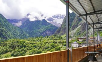 Deqin Guyu Huating Inn