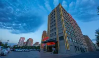 Huayi Hotel Hôtels à proximité de : Changji Gymnasium (Wenhua East Road)