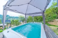 Tonglu Taotaoshanju Hot Spring  •River Tracing B&B