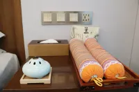Huazhong Holiday Hotel - balcony