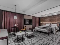 Qingdao Baoyong Fengyue Hotel (Century Park | Youth Football Stadium Branch) Hotels near Chengyang District