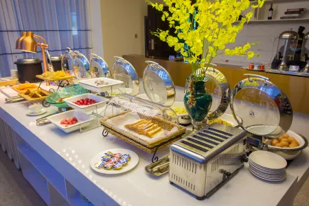 Asian Star Hotel Отели рядом с достопримечательностью «Putuo Temple»