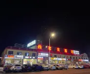 尚客優飯店（吉木薩爾五彩灣東方一路店） - 停車場