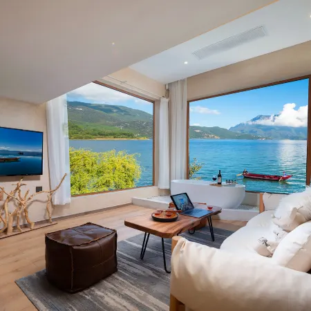 Lugu Lake Scenic Area Shuitian Yishe Loft Lakeview Vacation Apartment