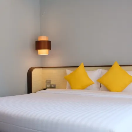 Bangsaen Heritage Hotel Отели рядом с достопримечательностью «Гора Кхао-Саммук»