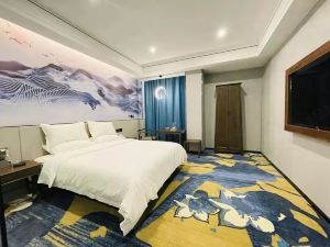 Fengshe Light Luxury Hotel (Shangcai Caiming Park Scenic Area Branch)