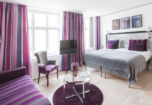 압살론 호텔 로비