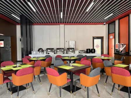 Huang Hua Qiu Guo International Hotel Отели рядом с достопримечательностью «Bohai Polytechnic Vocational College»