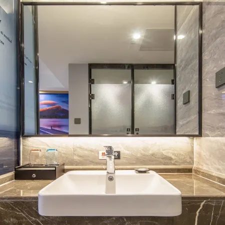 Unitour Hotel (Beihai Hepu High-speed Rail Station Passenger Transport Center)