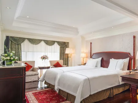 La Palazzo Hotel