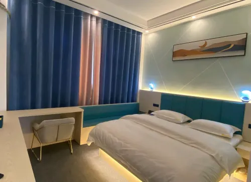 Shidian Haodeng Theme Hotel