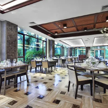Yangshuo Riverside Resort Hotel