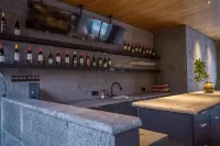 Puzhe Heishui Yueshan 270 ° Borderless Pool C Lake View Hotel - bar