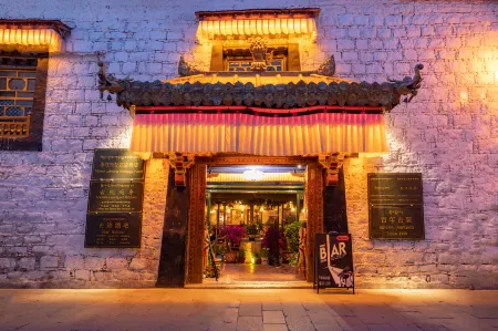 Lhasa Chijiang Larang Historic Hotel (Bakuo Street Jokhang Temple Branch) Отели рядом с достопримечательностью «Potala Palace Square»