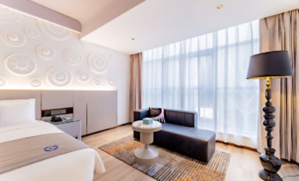 Lanou International Hotel, Hong Kong Middle Road, May Fourth Square, Qingdaoh Square, Qingdao