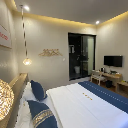 Huoshan Canyon Inn (Liuwanqingxia Scenic Area)