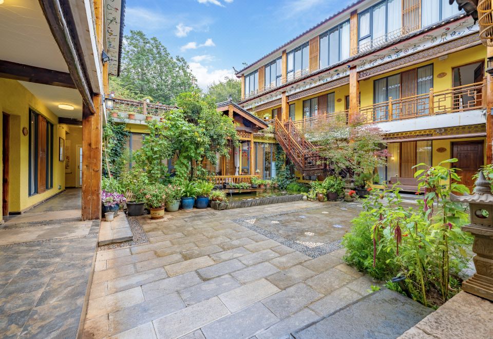 Yulong Snow Hall Inn 테라스