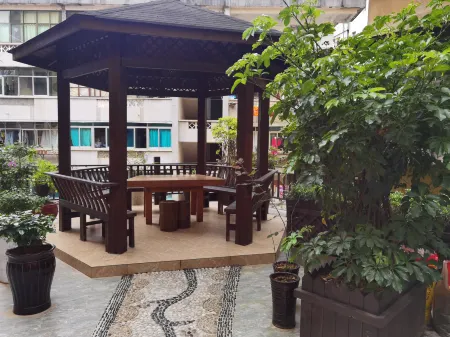 Lvchun Green East Business Hotel Отели в г. Lvchun