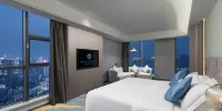 Enjoying Hotel (Yichang Wanda Sanxia Tourist Center Hotel) - 270 ° River-View Vathtub Executive Dik-Lebel Room