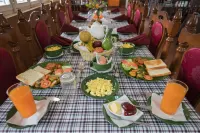 Avocado Orchid Resort - breakfast