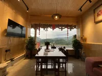 Linjiang Waterfall Viewing Inn