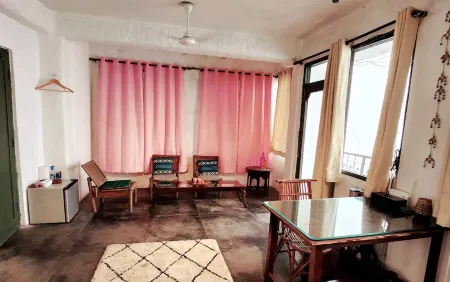 Bímil / East Отели рядом с достопримечательностью «Dharamsala War Memorial»